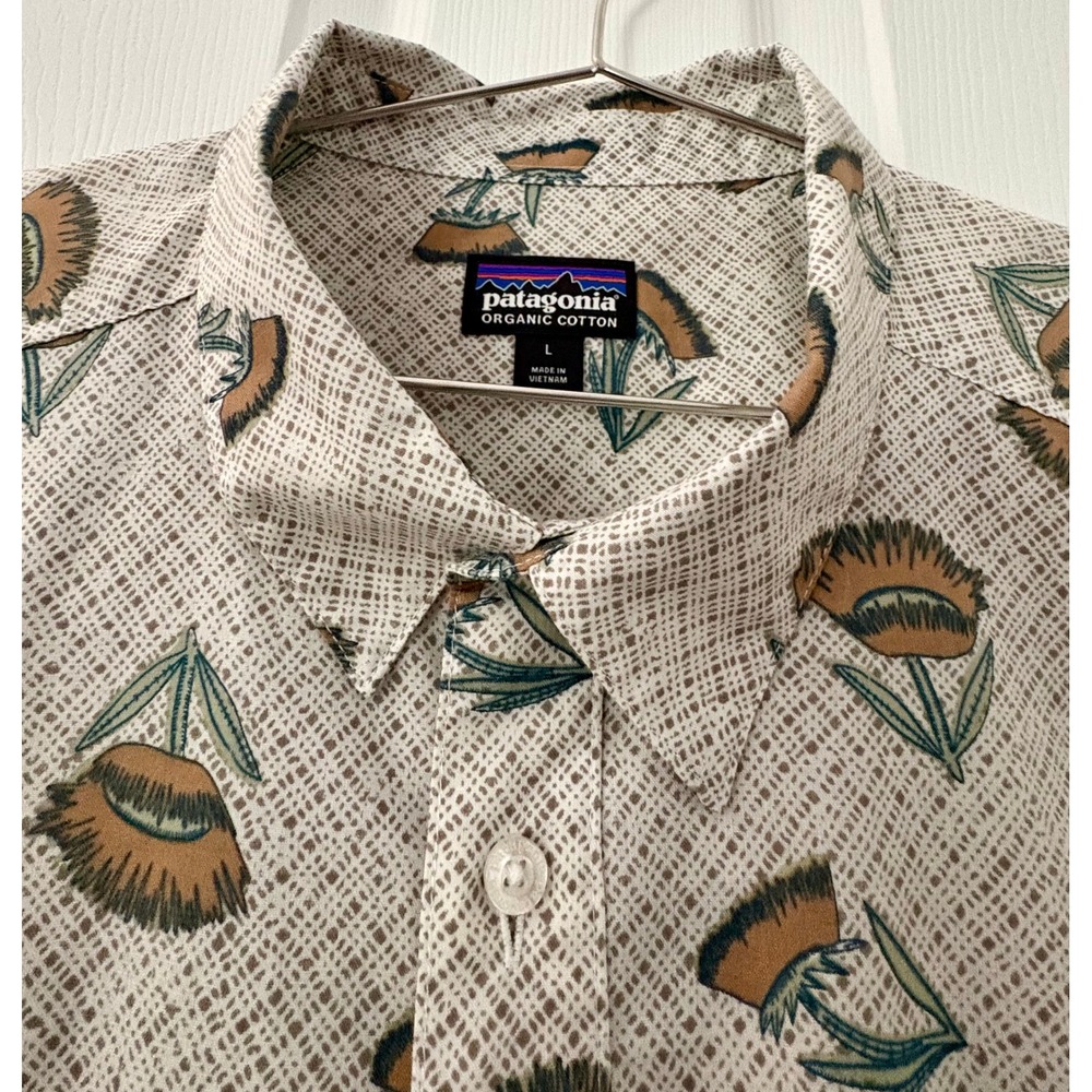 Patagonia Mens Short Sleeve Button Down Shirt Large Tan Organic Cotton Thistle - Picture 3 of 9